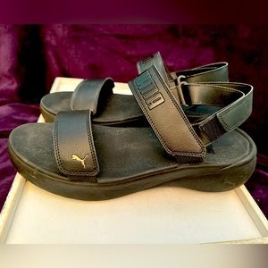 Puma lightweight velcro sandals women’s size 10